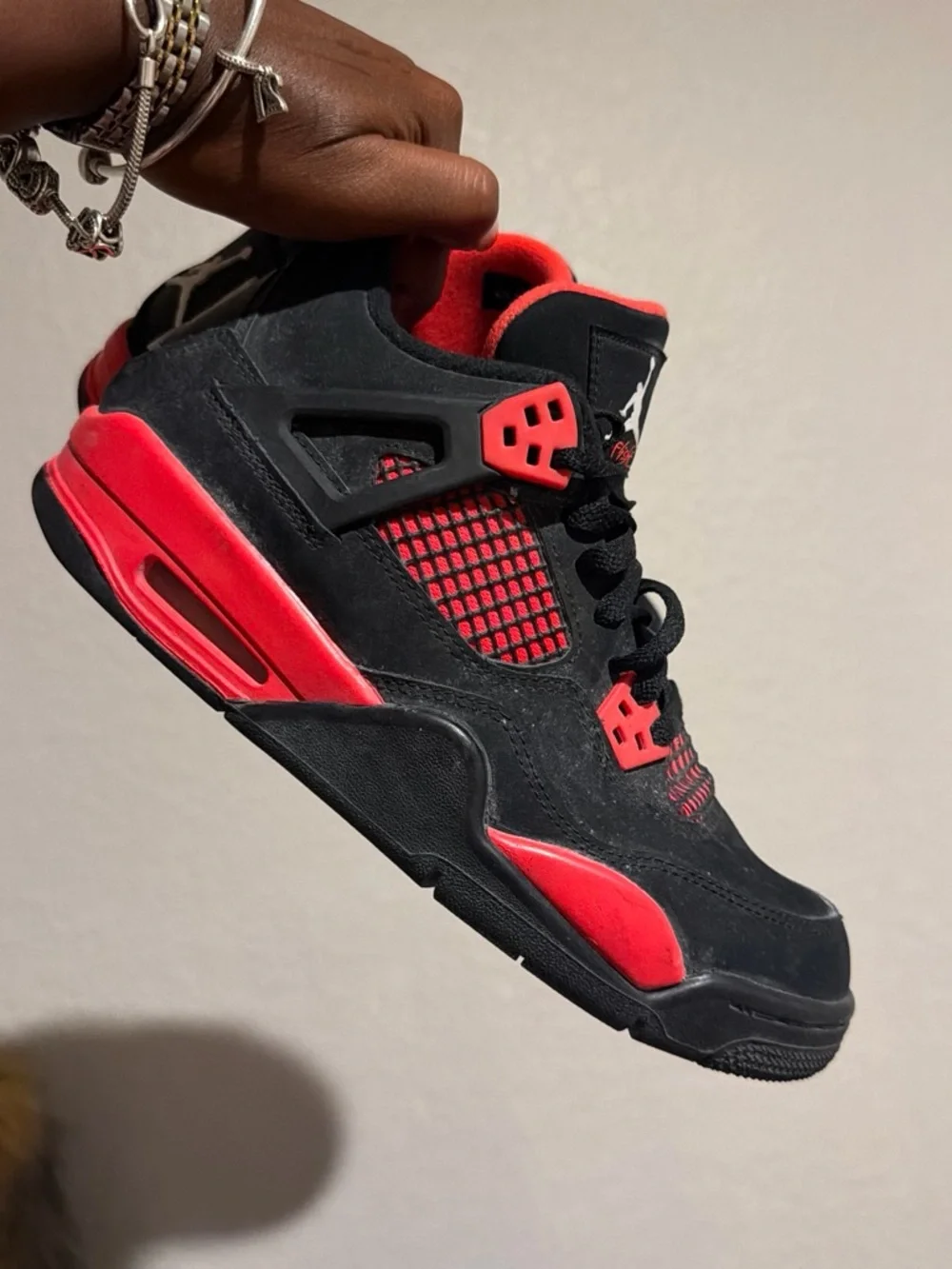 Jordan Men's Black and Red Retro Basketball Sneakers